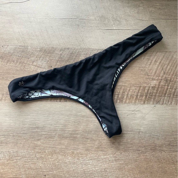 Reversible Thong Bikini Bottoms - Picture 3 of 4